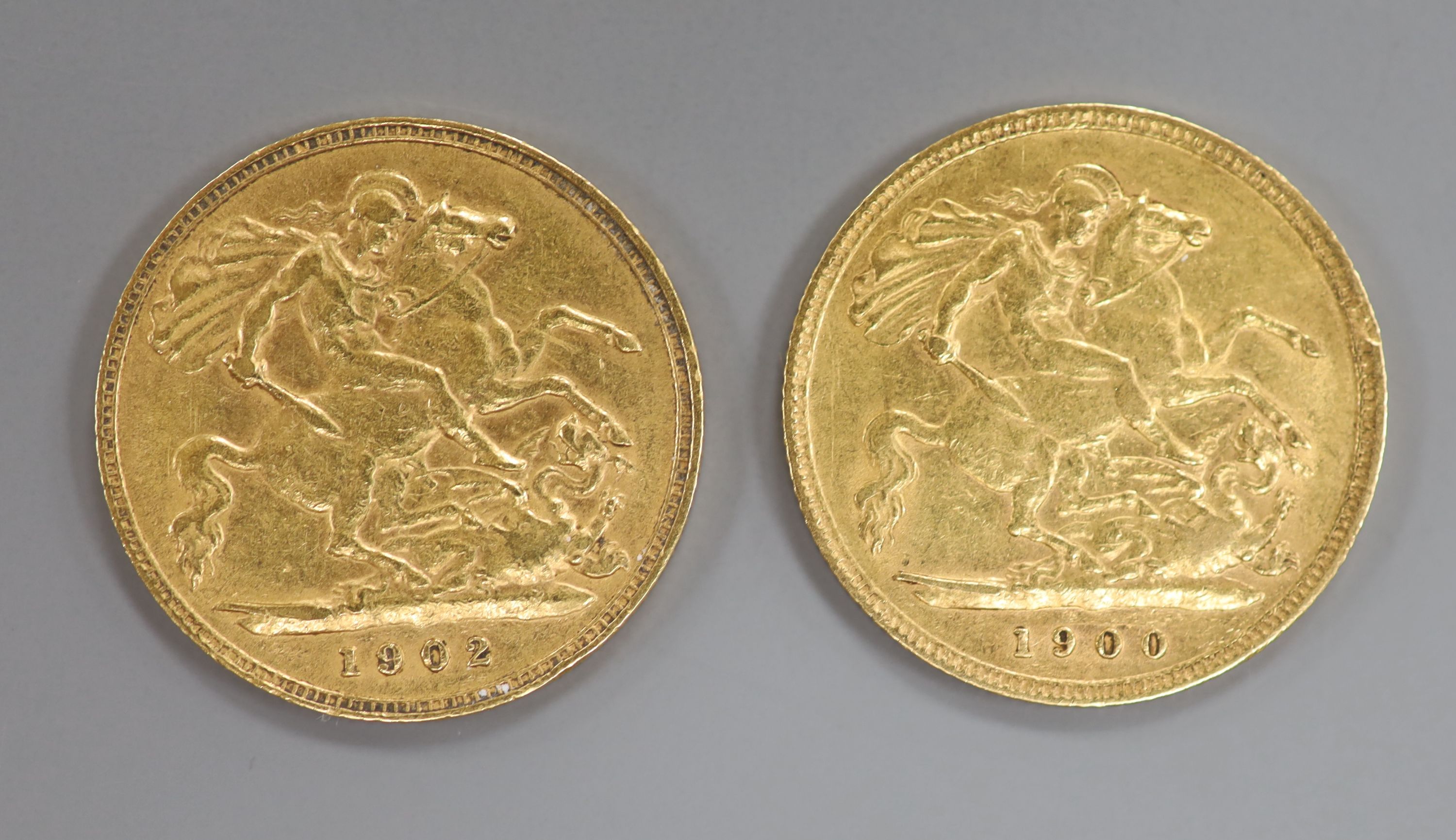 Two gold half sovereigns, 1900 & 1902.